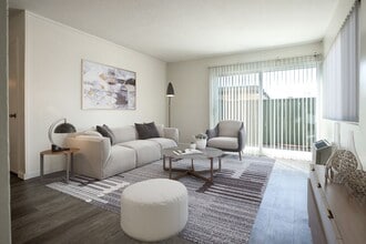 La Palma Woods Apartments in Anaheim, CA - Building Photo - Interior Photo