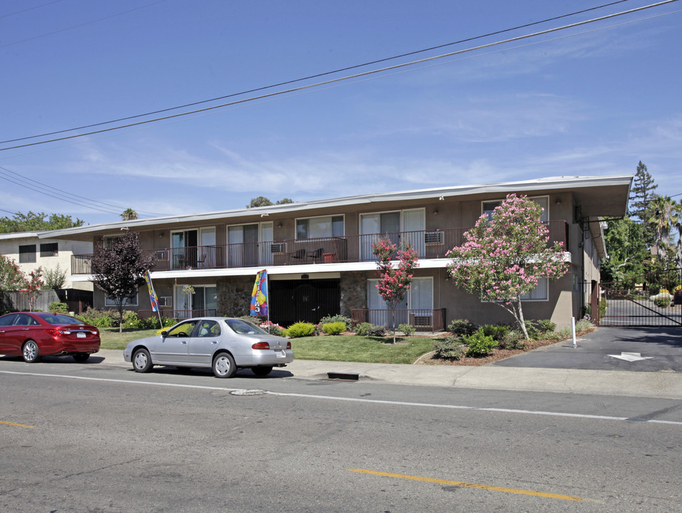 1214 Bell St in Sacramento, CA - Foto de edificio