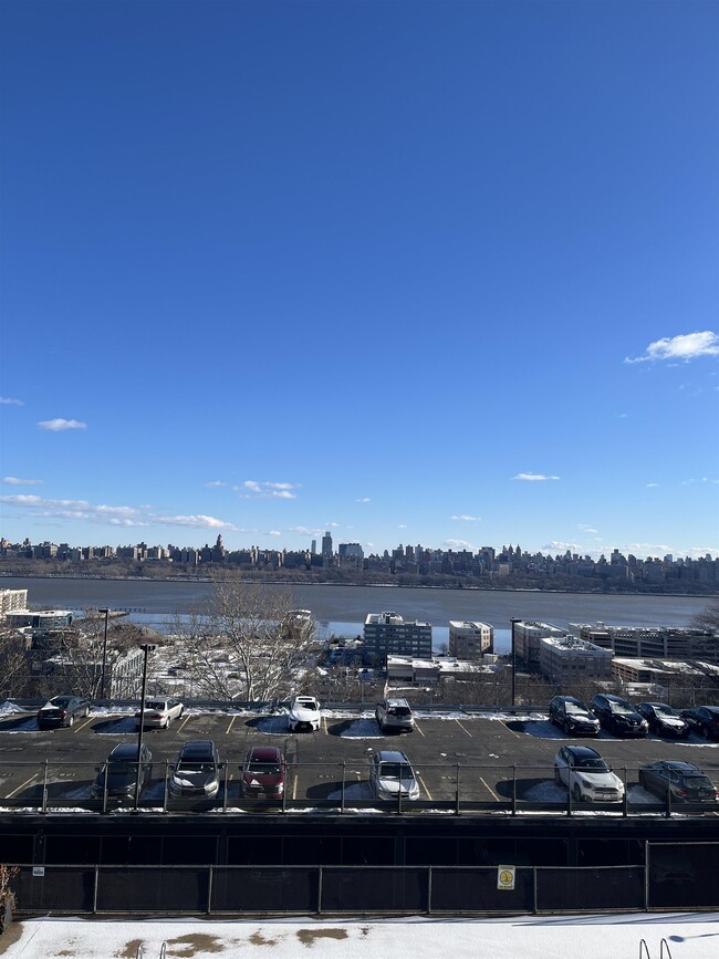 9060 Palisade Ave in North Bergen, NJ - Building Photo - Building Photo