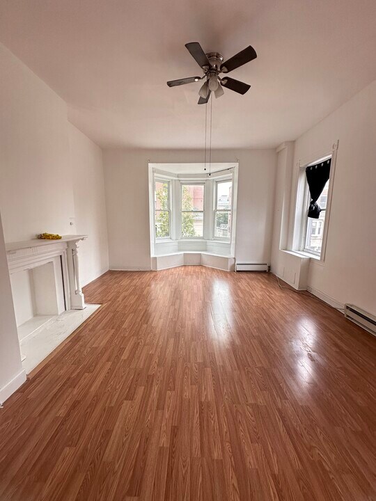 1 W Biddle St, Unit 3-R in Baltimore, MD - Building Photo