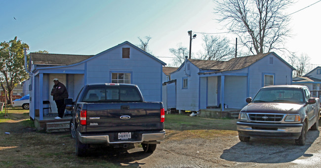 8600 Chef Menteur Hwy in New Orleans, LA - Building Photo - Building Photo