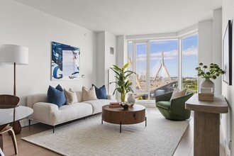 100 Lovejoy Wharf in Boston, MA - Foto de edificio - Building Photo