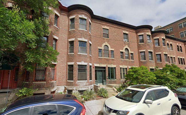 533 Newbury St, Unit B