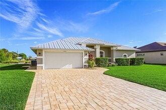 2031 Ottersrest Ln in Cape Coral, FL - Building Photo - Building Photo