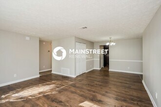 5176 Martins Crossing Rd in Stone Mountain, GA - Building Photo - Building Photo