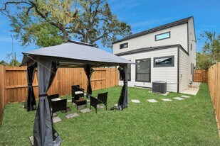 7129 Sidney St in Houston, TX - Building Photo