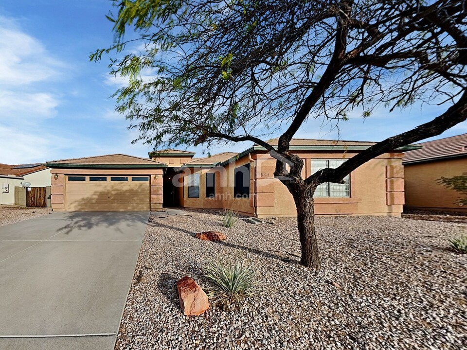 23024 W La Pasada Blvd in Buckeye, AZ - Building Photo