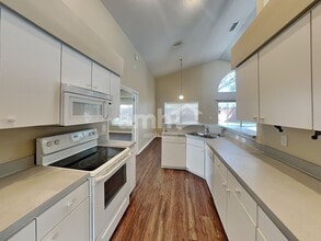 321 Sterling Lake Dr in Ocoee, FL - Foto de edificio - Building Photo