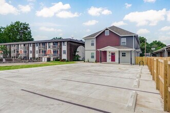 1320 E Elm St, Unit C in Springfield, MO - Building Photo - Building Photo