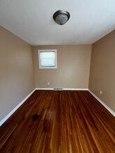 51 N Seine Dr, Unit 1 in Cheektowaga, NY - Foto de edificio - Building Photo