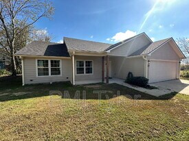 1109 Engle St in Mineola, TX - Building Photo