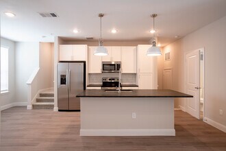 Livano Kemah in Kemah, TX - Building Photo - Interior Photo