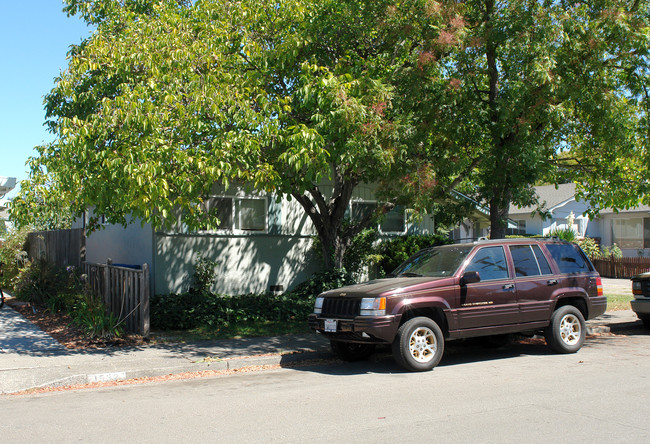 1536 Camden Ct in Santa Rosa, CA - Building Photo - Building Photo