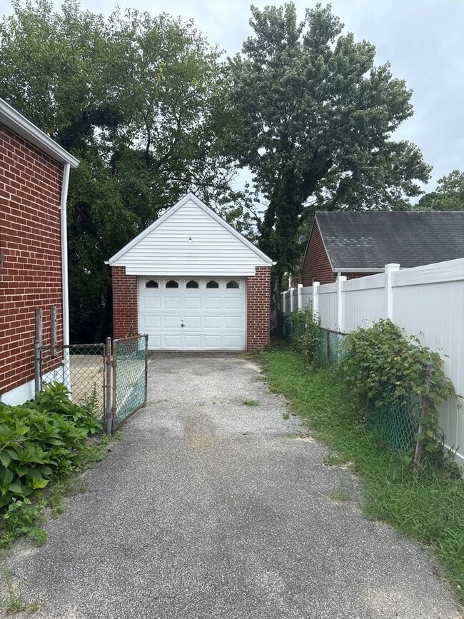 17 Virginia Ave in Overlea, MD - Building Photo - Building Photo