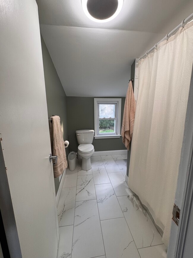 3 Linda Ln, Unit Unit 2 in Green Brook, NJ - Building Photo - Building Photo