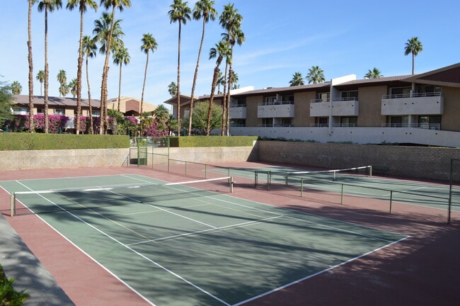 464 S. Calle Encilia in Palm Springs, CA - Building Photo - Building Photo