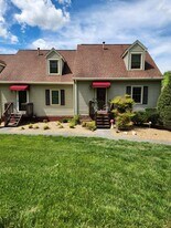 2503 E Lakeview Dr, Unit 9 in Johnson City, TN - Building Photo