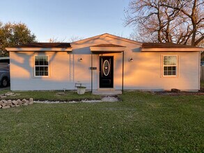 110 Houston St in Port Lavaca, TX - Building Photo - Building Photo