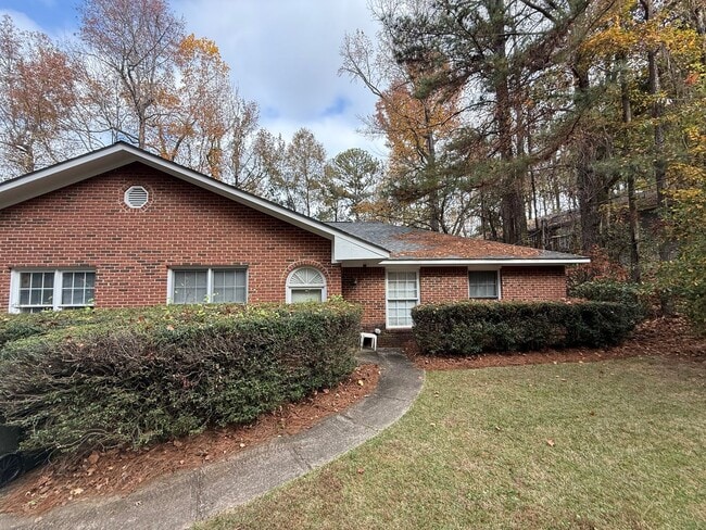 property at 1325-1327 Kurt Cir