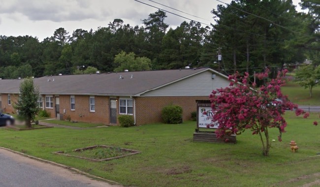 Treemont Apartments in Talladega, AL - Foto de edificio - Building Photo