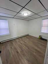 211 Oxford St, Unit 1st floor apt in Providence, RI - Building Photo - Building Photo