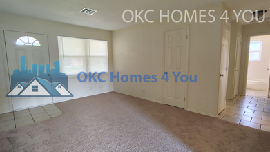 611 S Brookview Ln in Mustang, OK - Building Photo - Building Photo