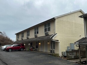 Avery Court Apartments in Parkersburg, WV - Foto de edificio - Building Photo