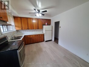 62 Coe Hill Dr in Toronto, ON - Building Photo - Building Photo