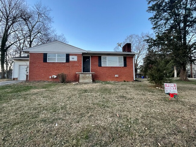 1006 Fowler St in Clinton, TN - Foto de edificio - Building Photo