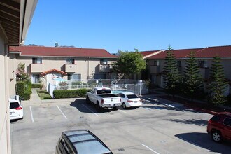 Broadway Townhouse Apartments in El Cajon, CA - Foto de edificio - Building Photo