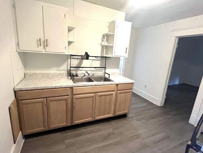 733 Pennsylvania Ave, Unit 2 in Erie, PA - Building Photo - Building Photo