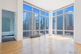 310 W 52nd St-Unit -29A in New York, NY - Building Photo - Building Photo