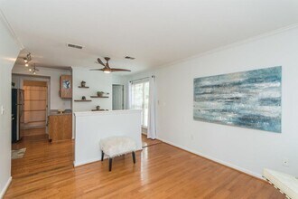 415 Marquis Ave, Unit 105 in Lexington, KY - Foto de edificio - Building Photo