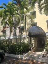 427 Santander Ave in Coral Gables, FL - Building Photo