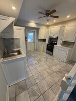 37 1/2 E 2nd St in Pottstown, PA - Building Photo