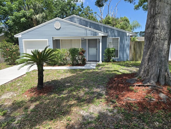 property at 3848 Berkshire Ct