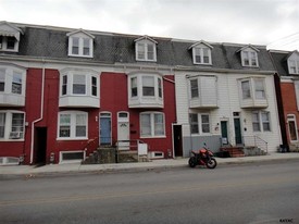 144 W Jackson St in York, PA - Building Photo