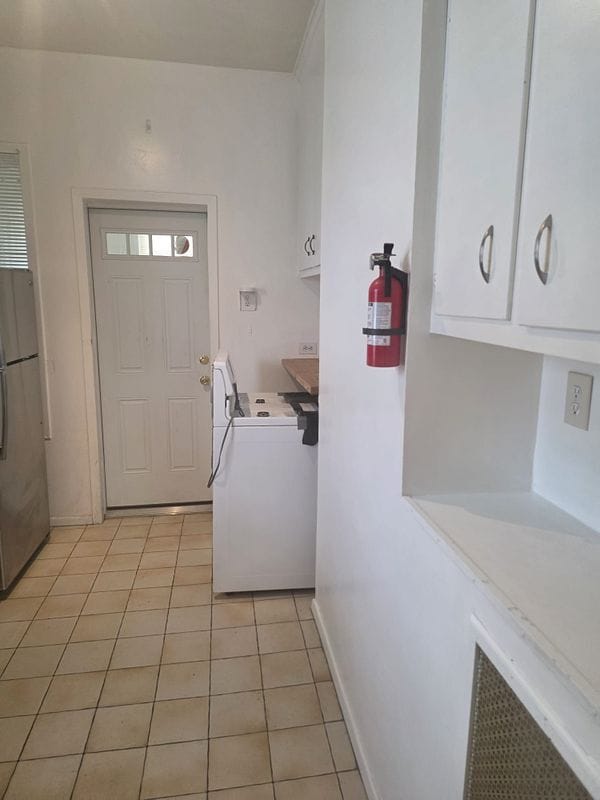 property at 1527 Jarvis Ave
