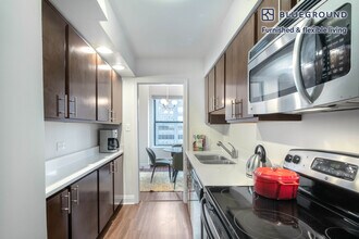 200 E Chestnut St in Chicago, IL - Building Photo - Building Photo