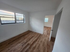 732 NW 5th Ct in Hallandale Beach, FL - Building Photo - Building Photo