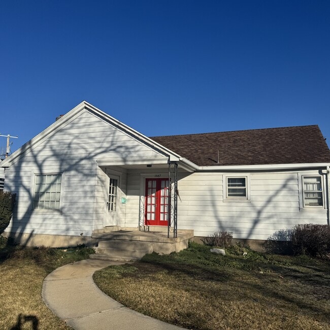 1547 S Hollywood Ave