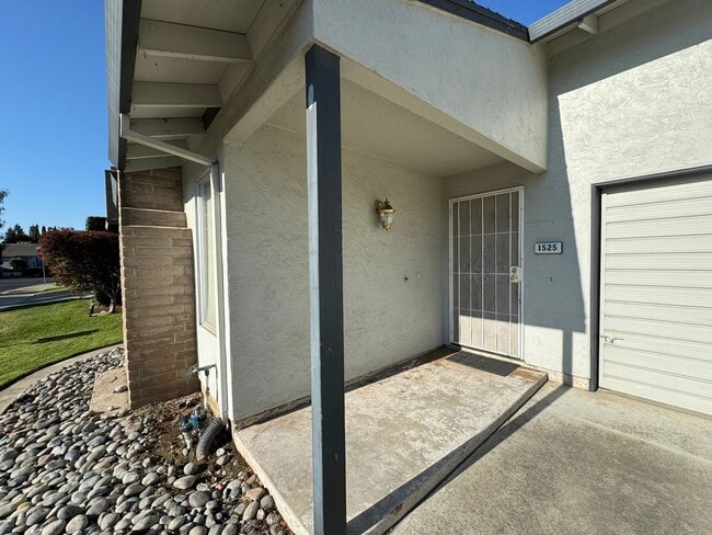 property at 1525 S Fairmont Ave