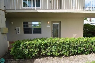 302 Flanders Dr in Delray Beach, FL - Building Photo - Building Photo