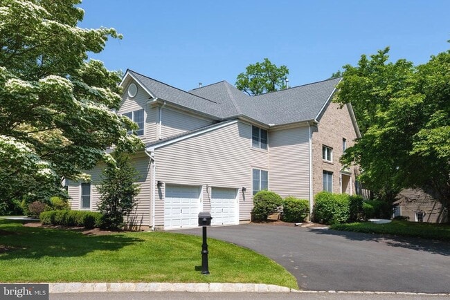 property at 22 Stonewall Cir