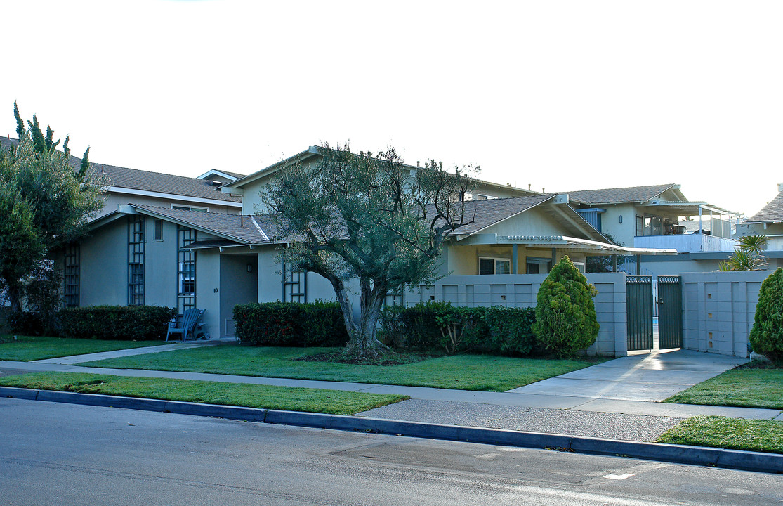 1082 Rutland Rd in Newport Beach, CA - Building Photo