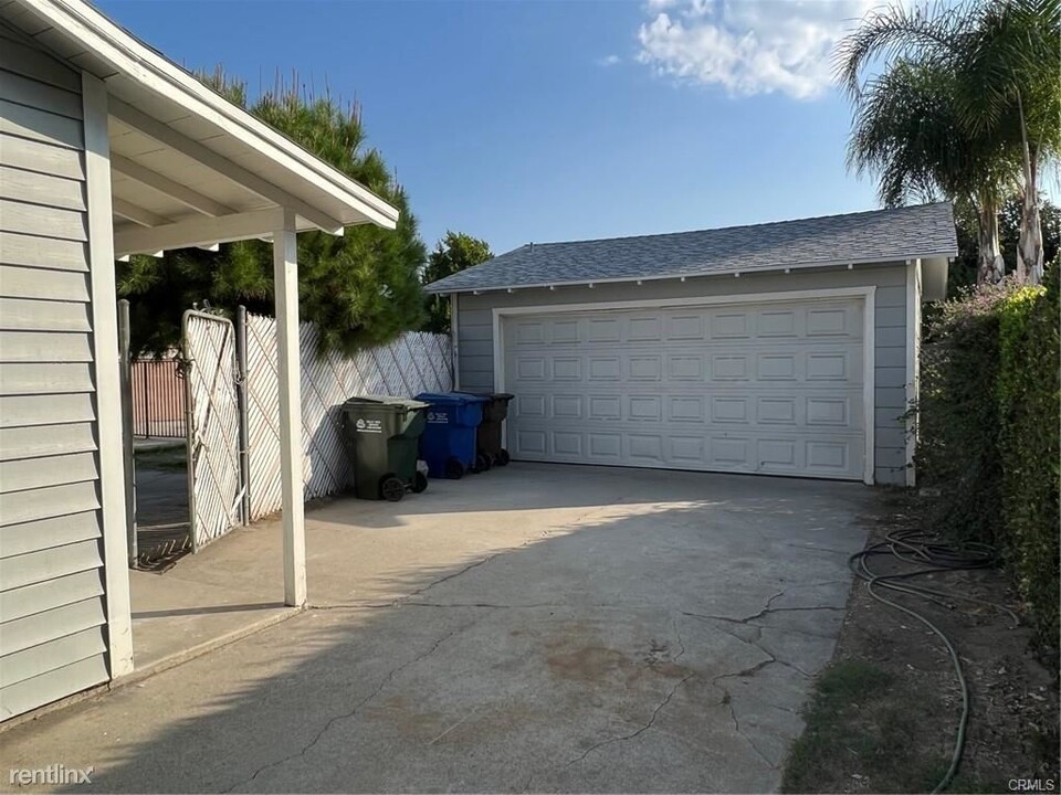 11328 Lambert Ave in El Monte, CA - Building Photo