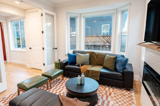 661 Hampshire Ave, Unit SI ID1373796P in Redwood City, CA - Foto de edificio - Building Photo