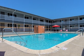 Sunrise Apartments in Roseville, CA - Foto de edificio - Building Photo