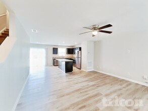 2424 Solomon Ln in Nashville, TN - Foto de edificio - Building Photo