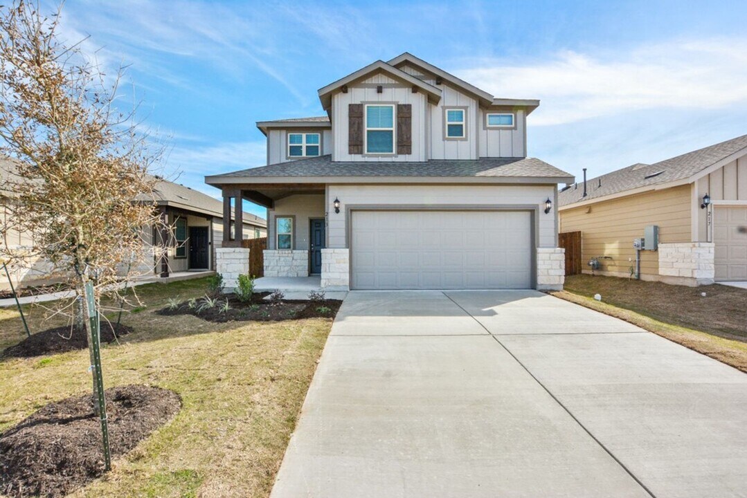 213 Cascata Way in Liberty Hill, TX - Building Photo